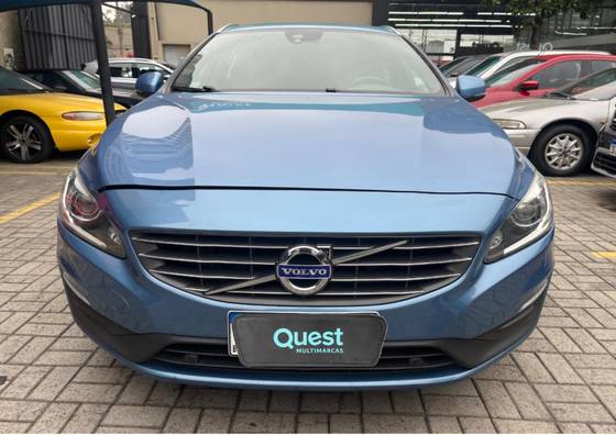 VOLVO V60 2.0 T4 MOMENTUM GASOLINA 4P AUTOMÁTICO
